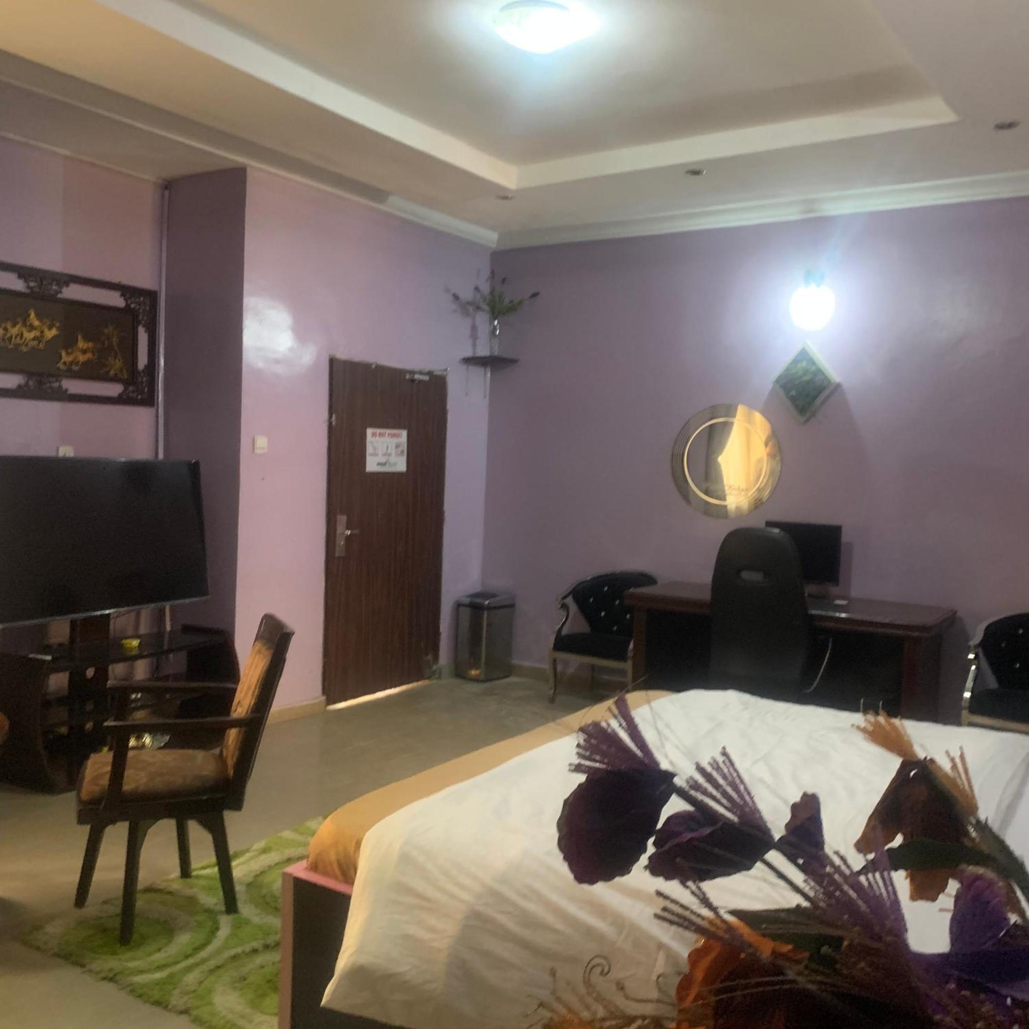 Health Plaza Abuja Aparthotel Buitenkant foto