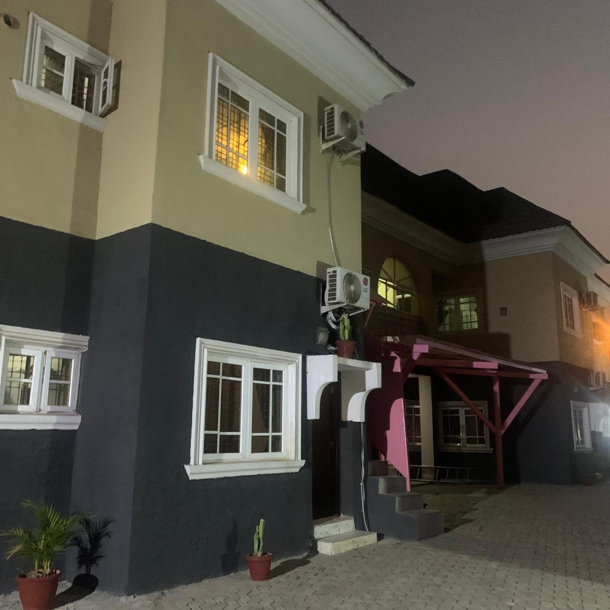 Health Plaza Abuja Aparthotel Buitenkant foto