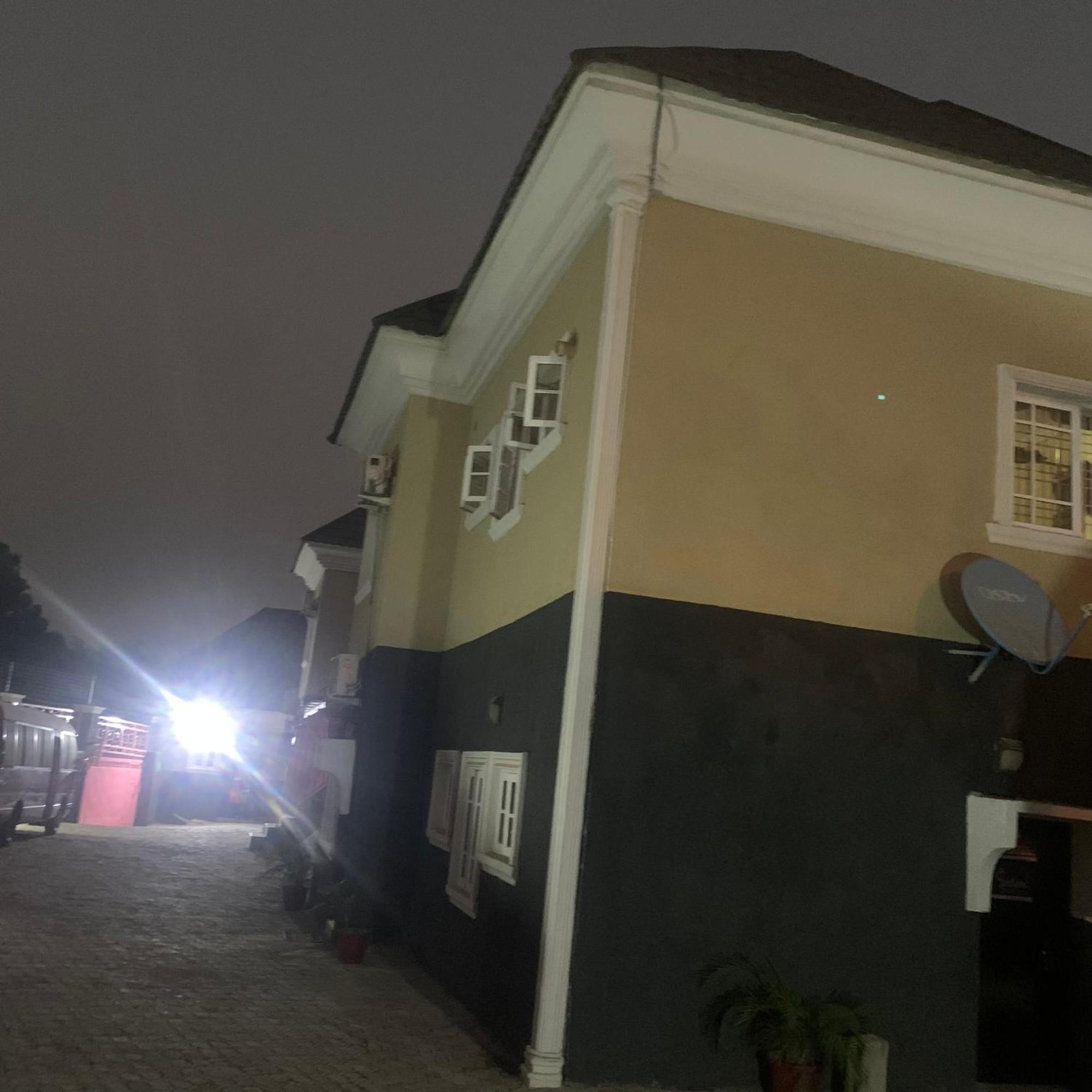 Health Plaza Abuja Aparthotel Buitenkant foto