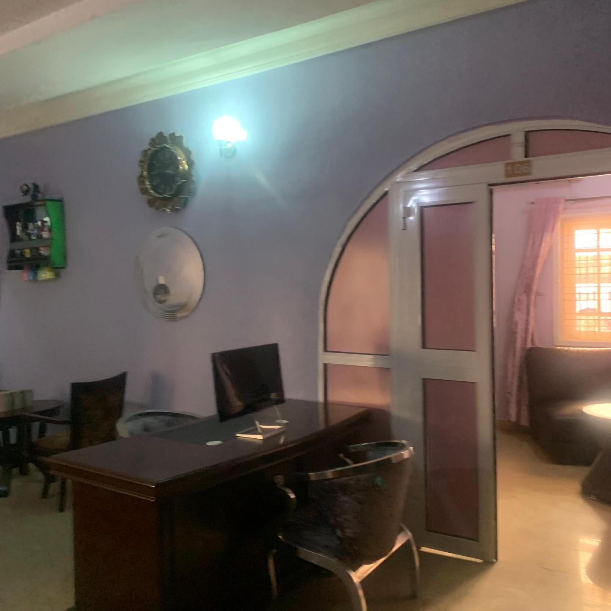 Health Plaza Abuja Aparthotel Buitenkant foto