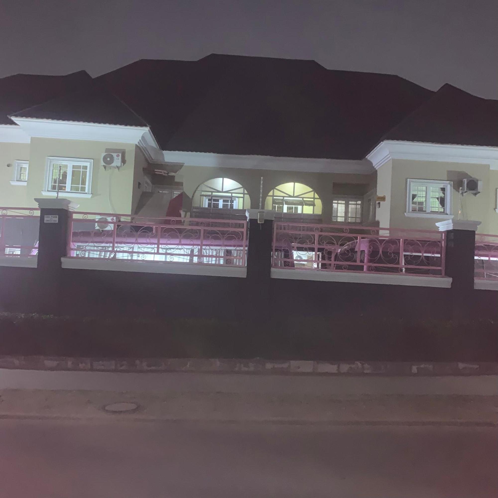 Health Plaza Abuja Aparthotel Buitenkant foto