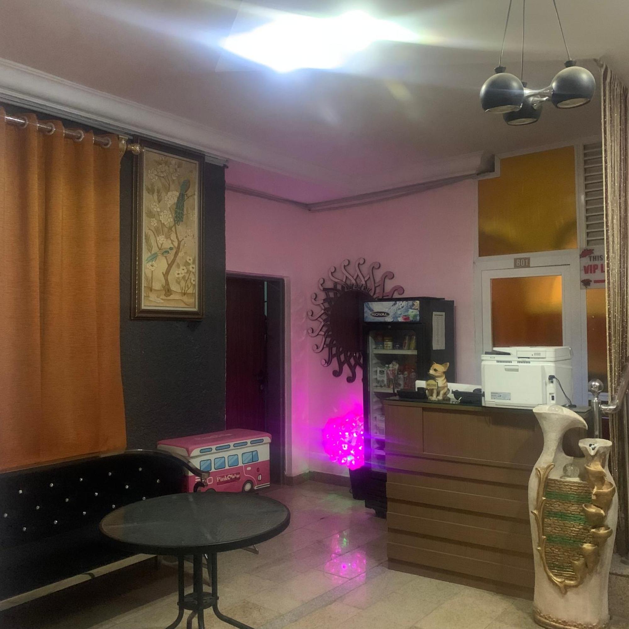 Health Plaza Abuja Aparthotel Buitenkant foto