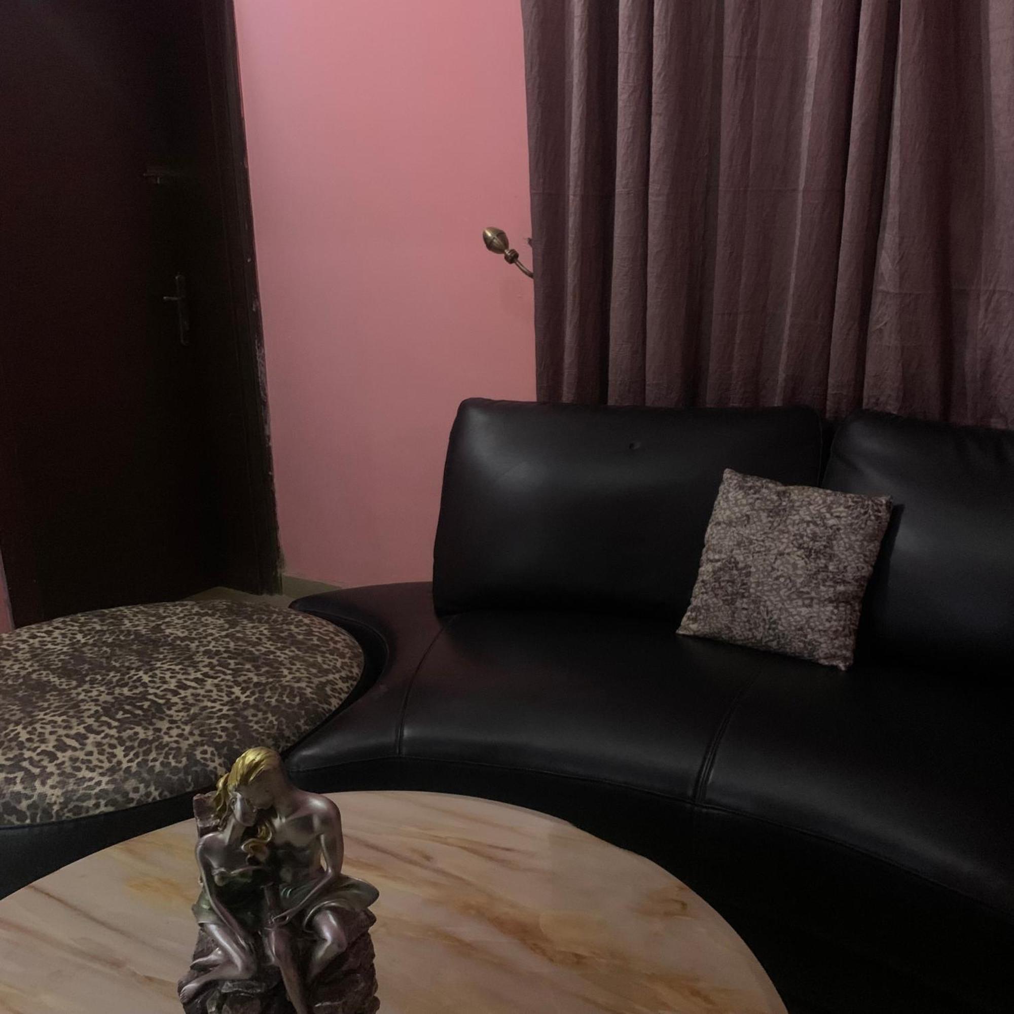 Health Plaza Abuja Aparthotel Buitenkant foto
