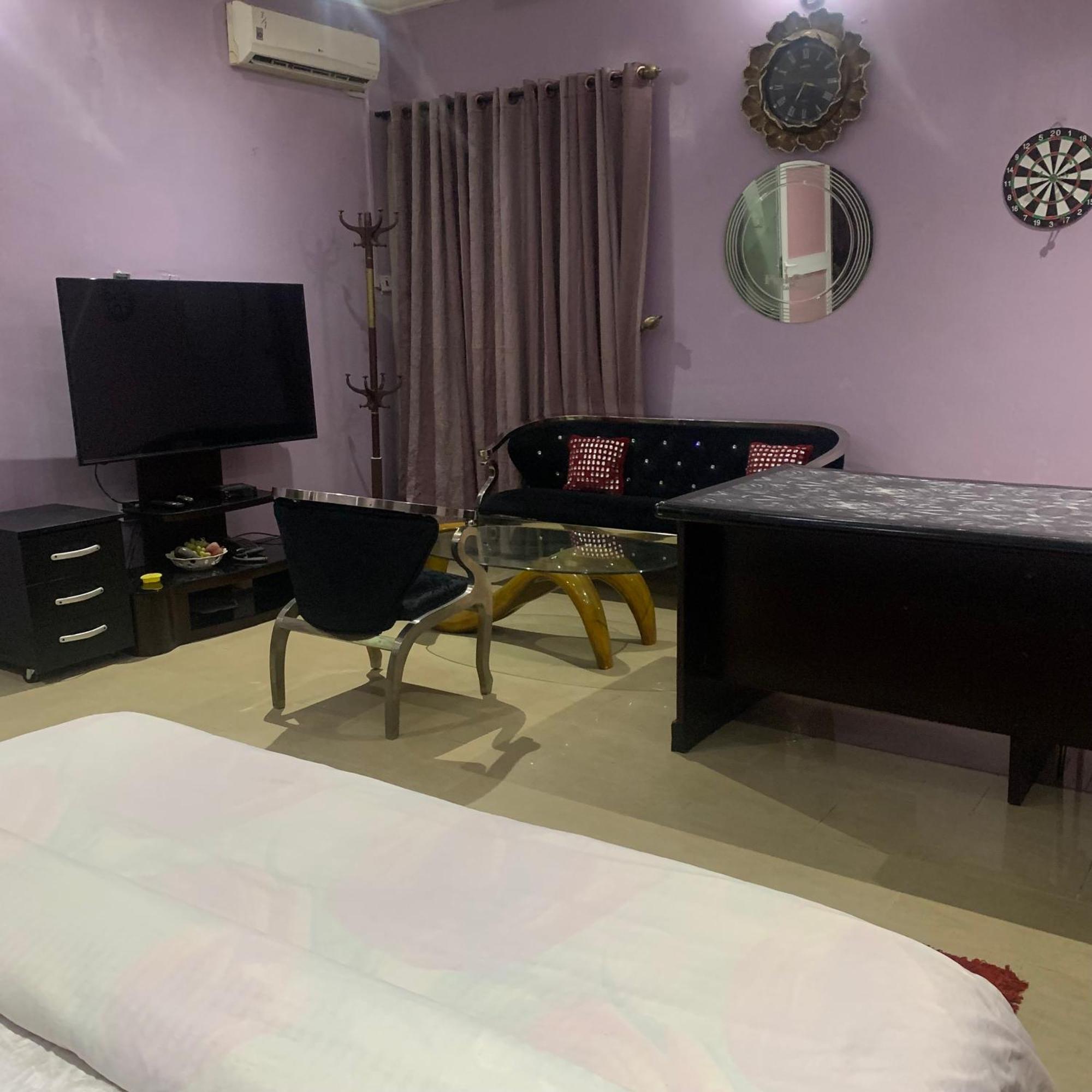 Health Plaza Abuja Aparthotel Buitenkant foto