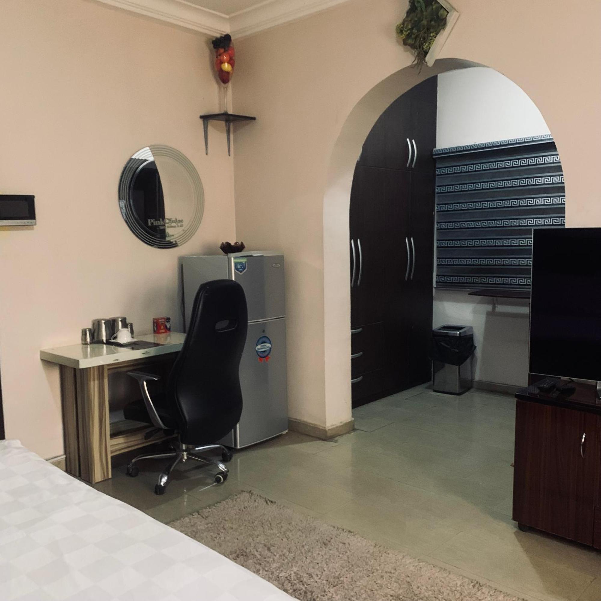 Health Plaza Abuja Aparthotel Buitenkant foto