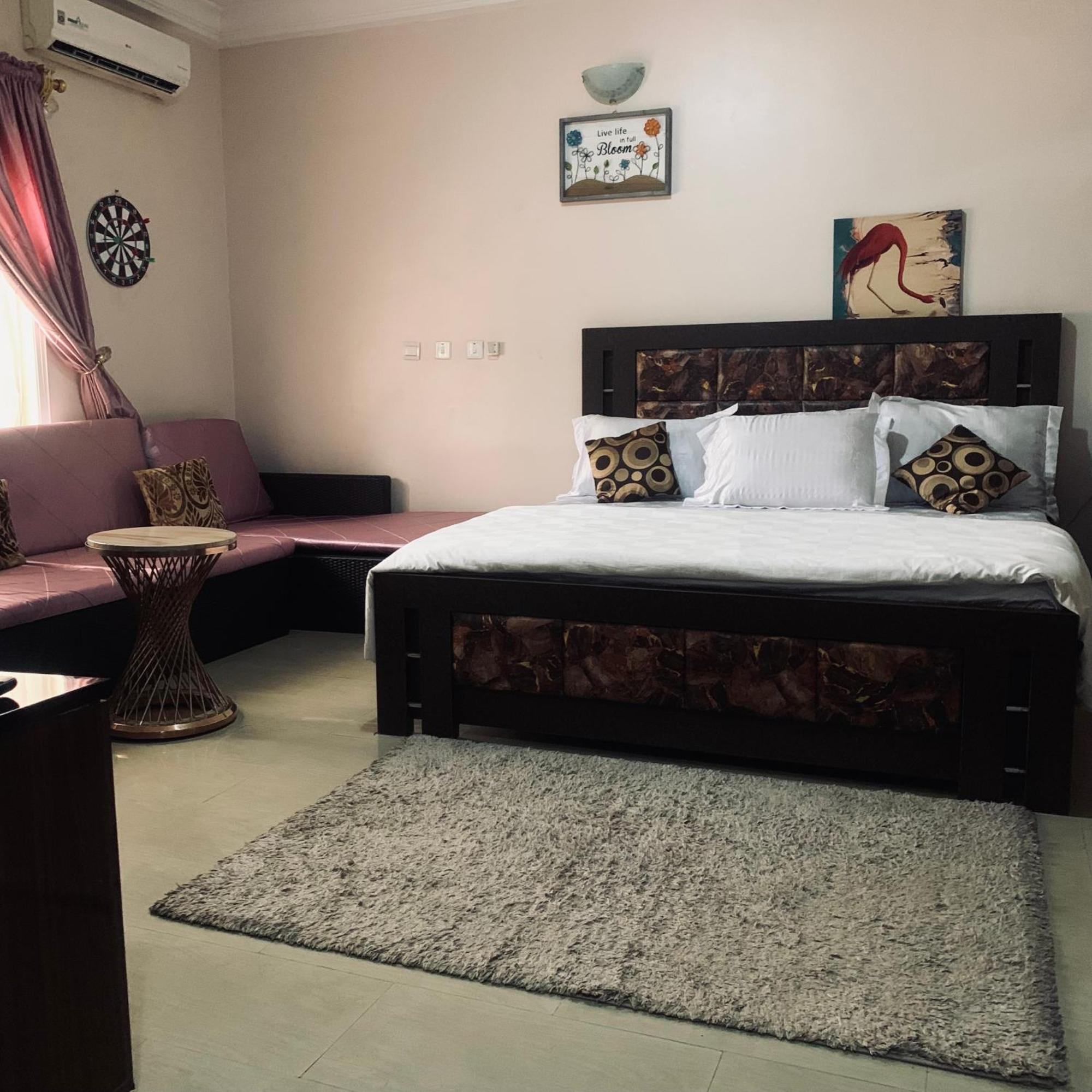Health Plaza Abuja Aparthotel Buitenkant foto