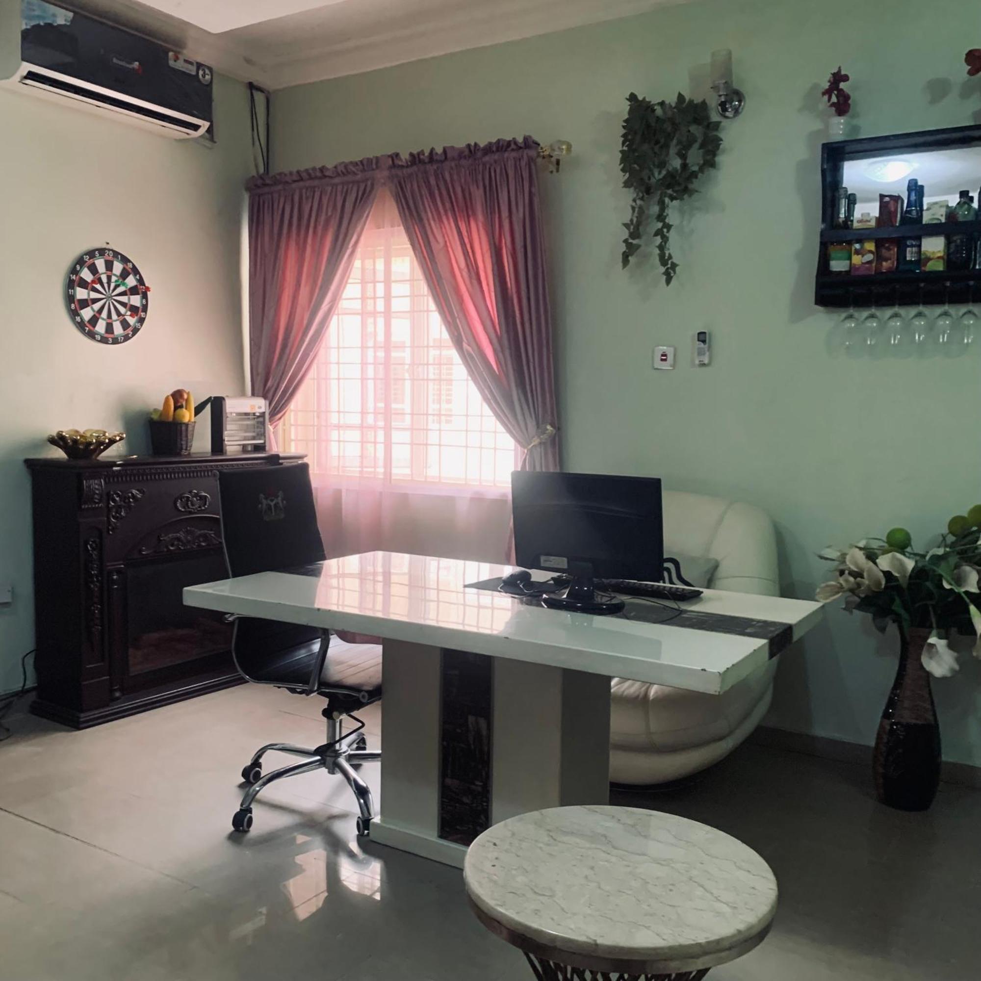 Health Plaza Abuja Aparthotel Buitenkant foto