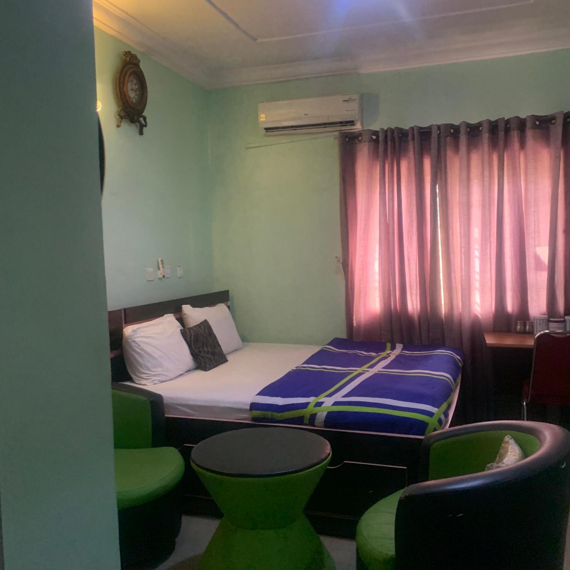 Health Plaza Abuja Aparthotel Buitenkant foto
