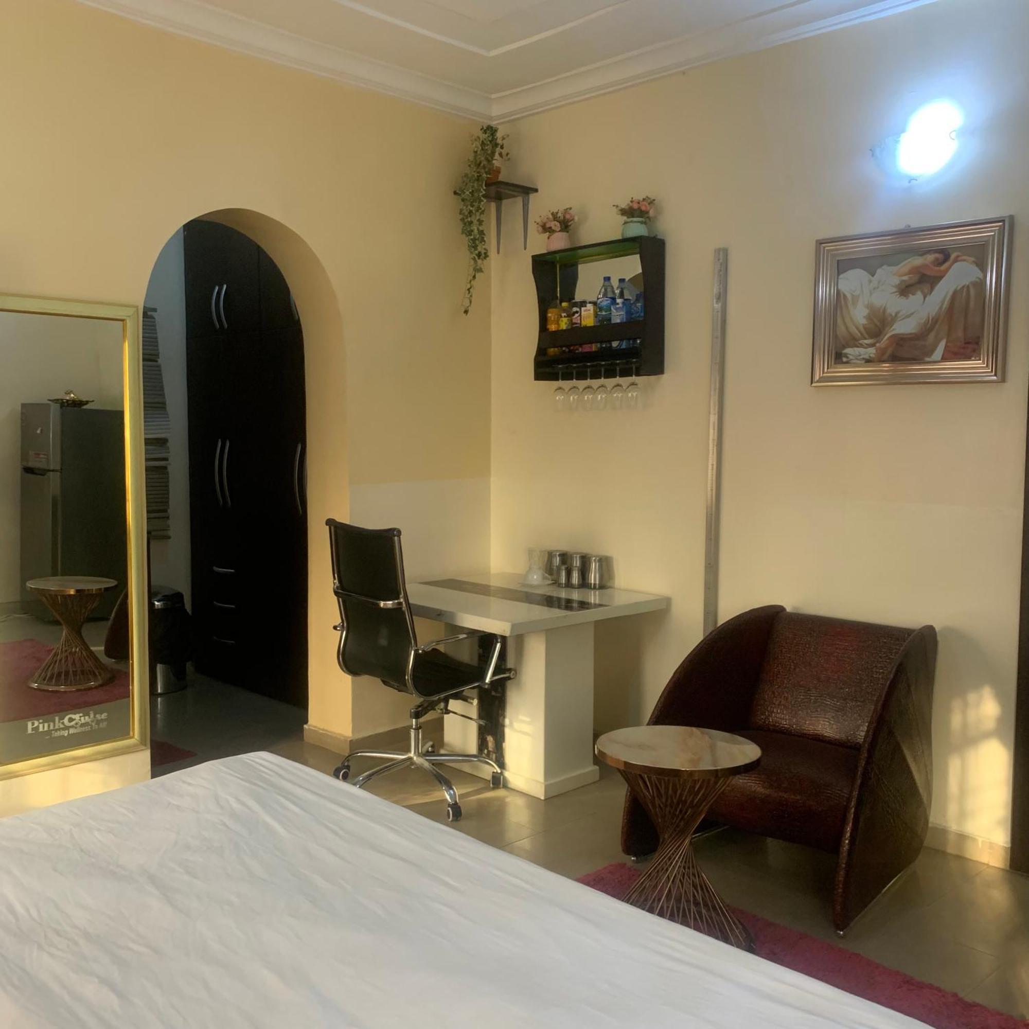 Health Plaza Abuja Aparthotel Buitenkant foto