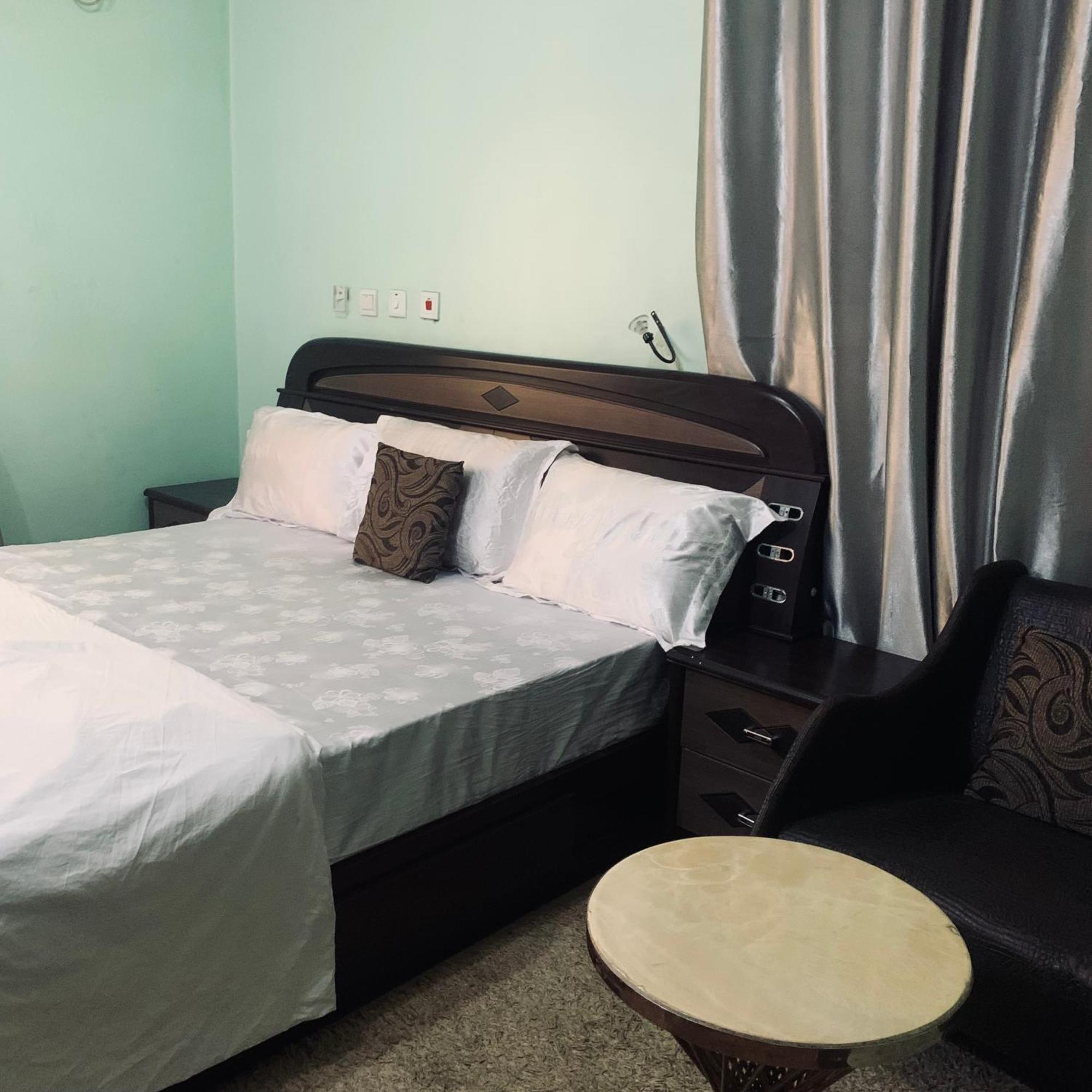 Health Plaza Abuja Aparthotel Buitenkant foto