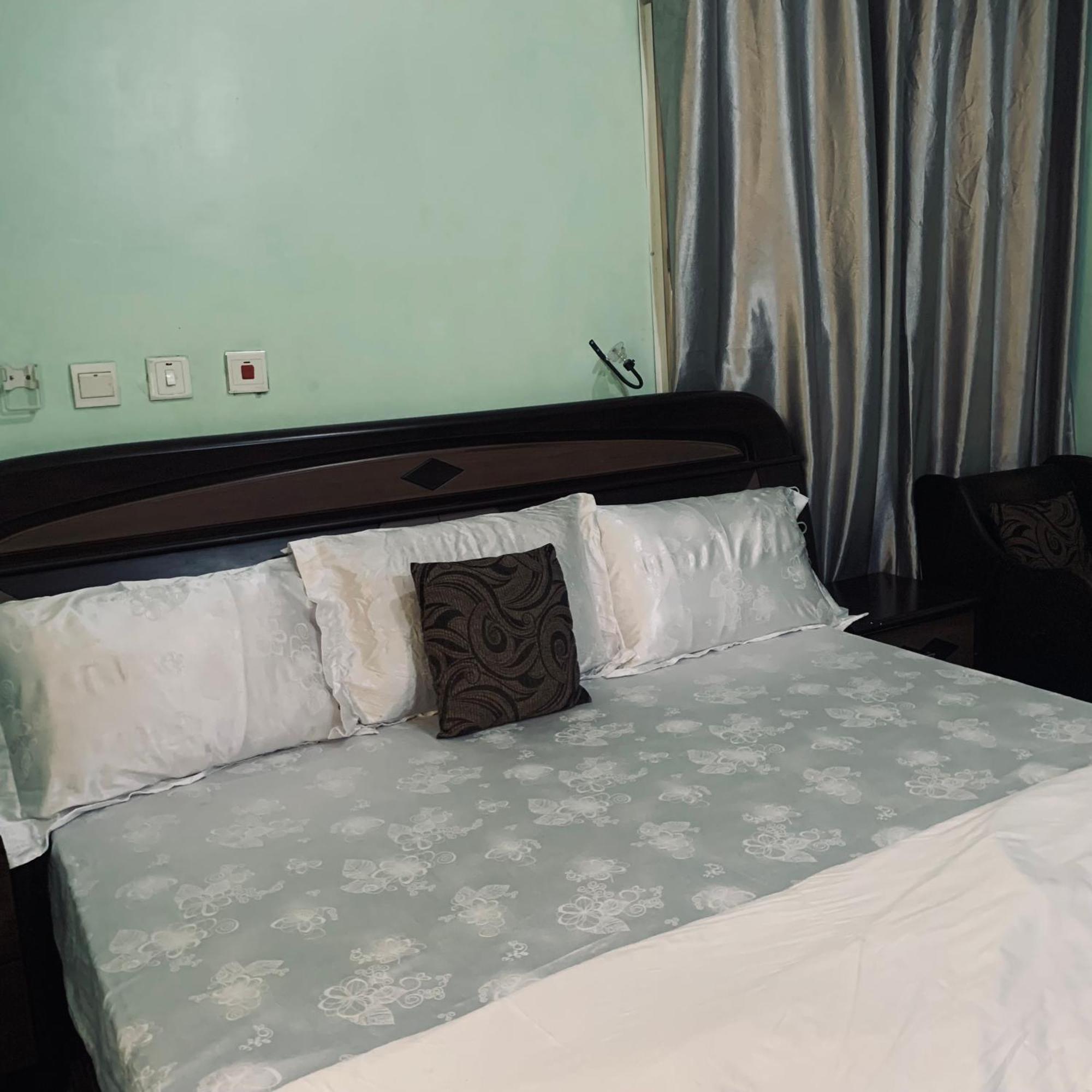 Health Plaza Abuja Aparthotel Buitenkant foto