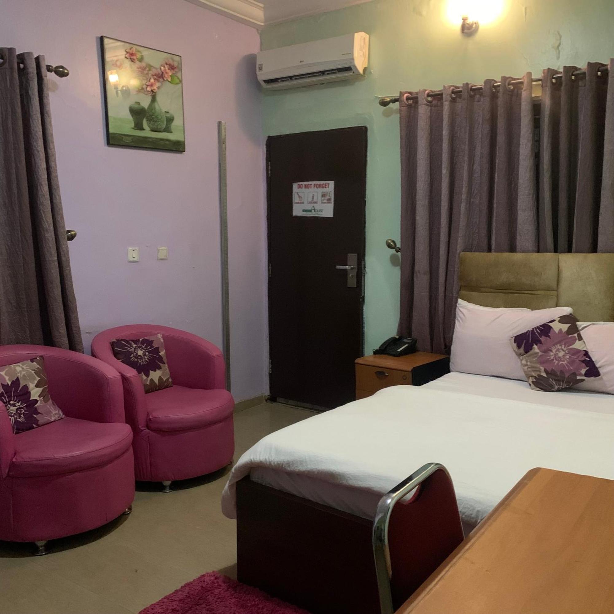 Health Plaza Abuja Aparthotel Buitenkant foto