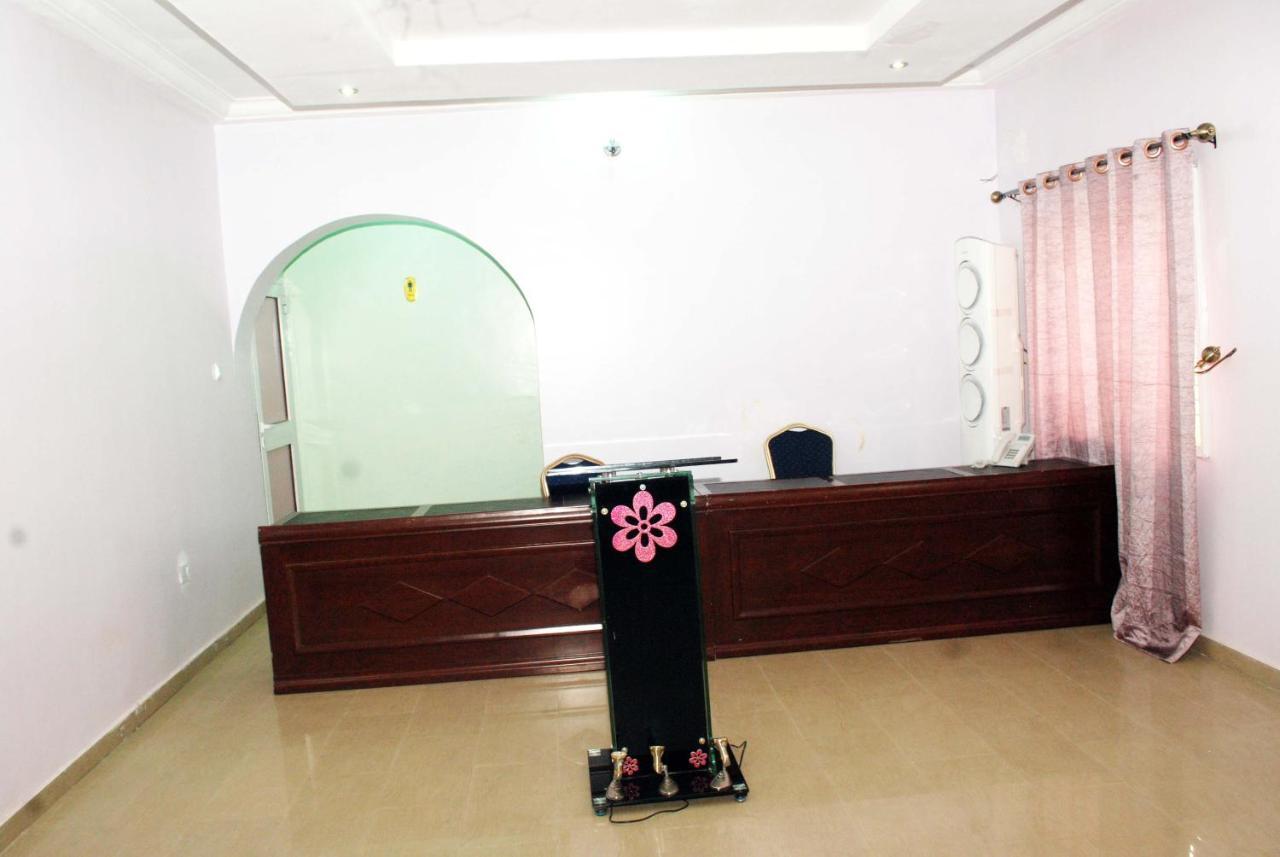 Health Plaza Abuja Aparthotel Buitenkant foto